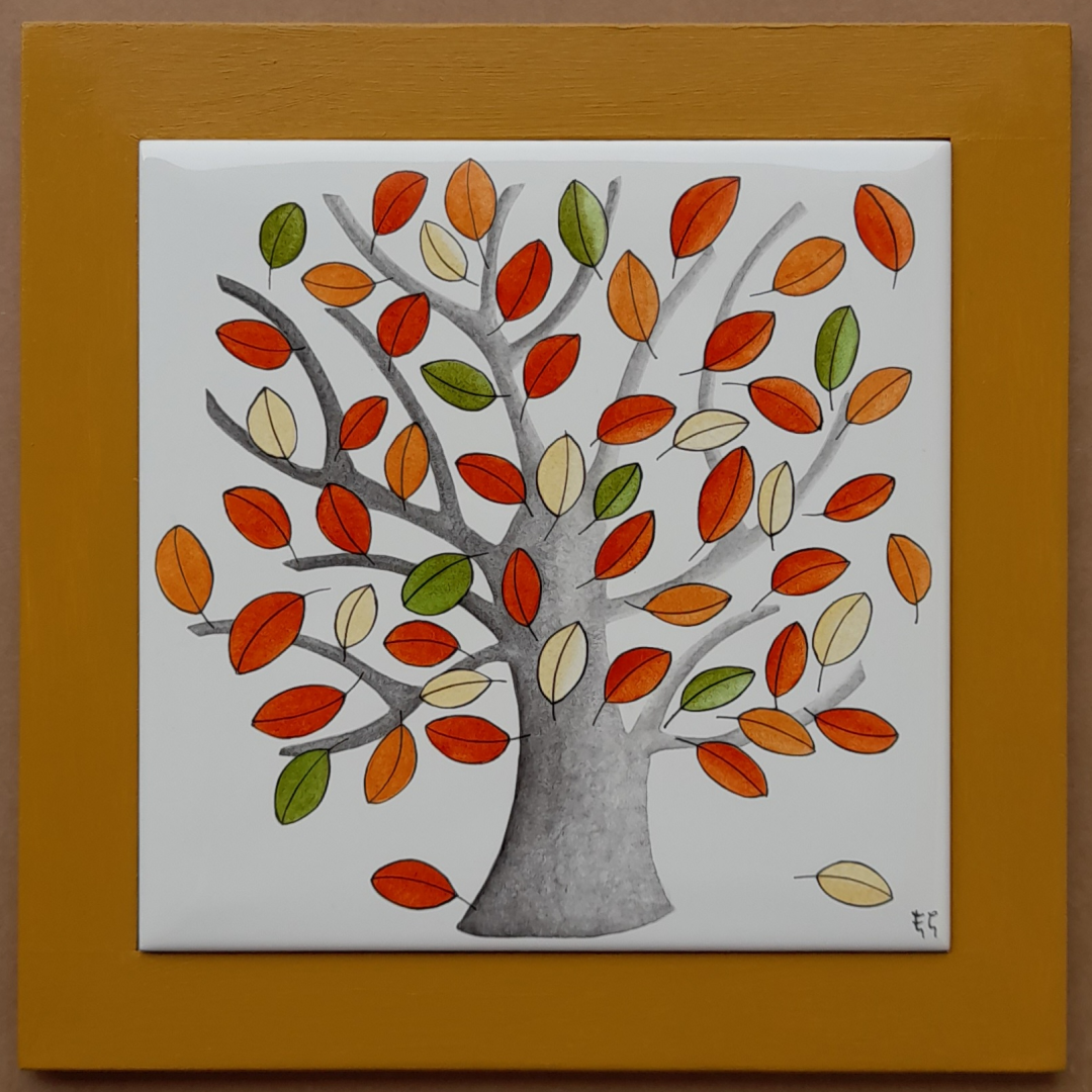 Photo de la décoration murale "Arbre en automne", carreau de céramique peint à la main et représentant un arbre aux couleurs d'automne