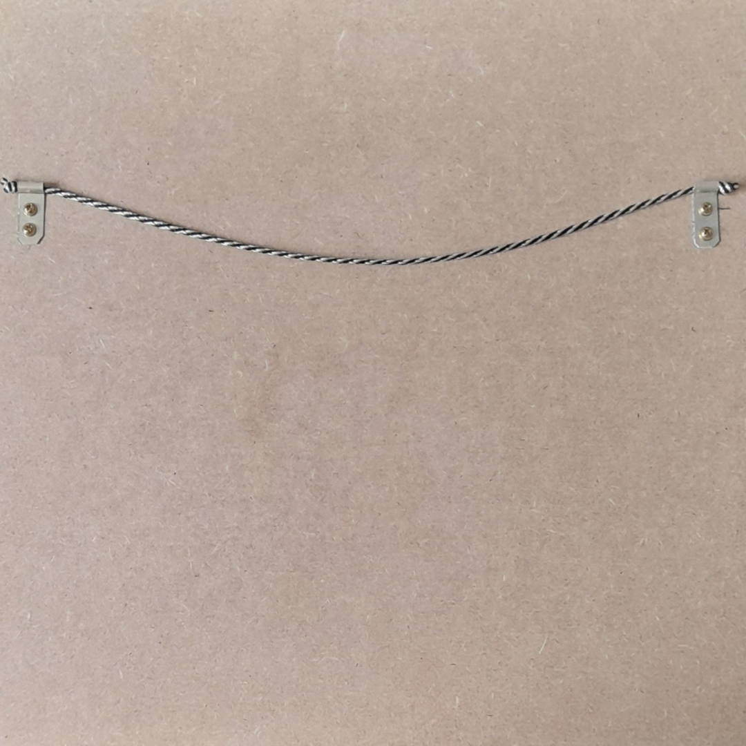 Système d'accroche du carreau de céramique représentant une création imaginaire "Dame blonde"