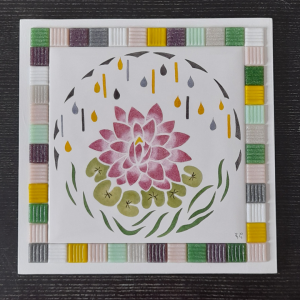 Photo de la décoration murale "Lotus", carreau de céramique peint à la main et représentant un lotus ou nénuphar