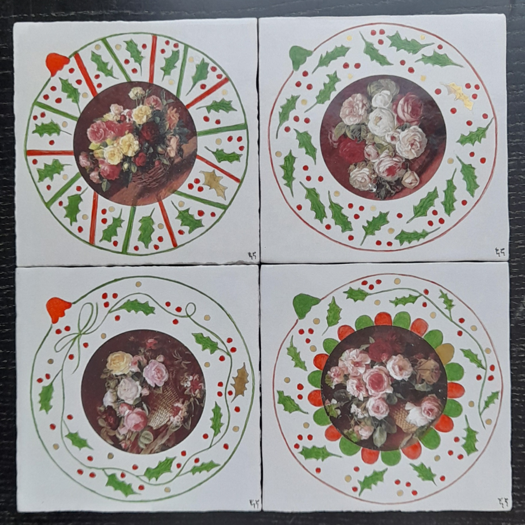 Photo des dessous de verre de Noël "Quatre boules de Noël en bouquet", carreaux de céramique peints à la main