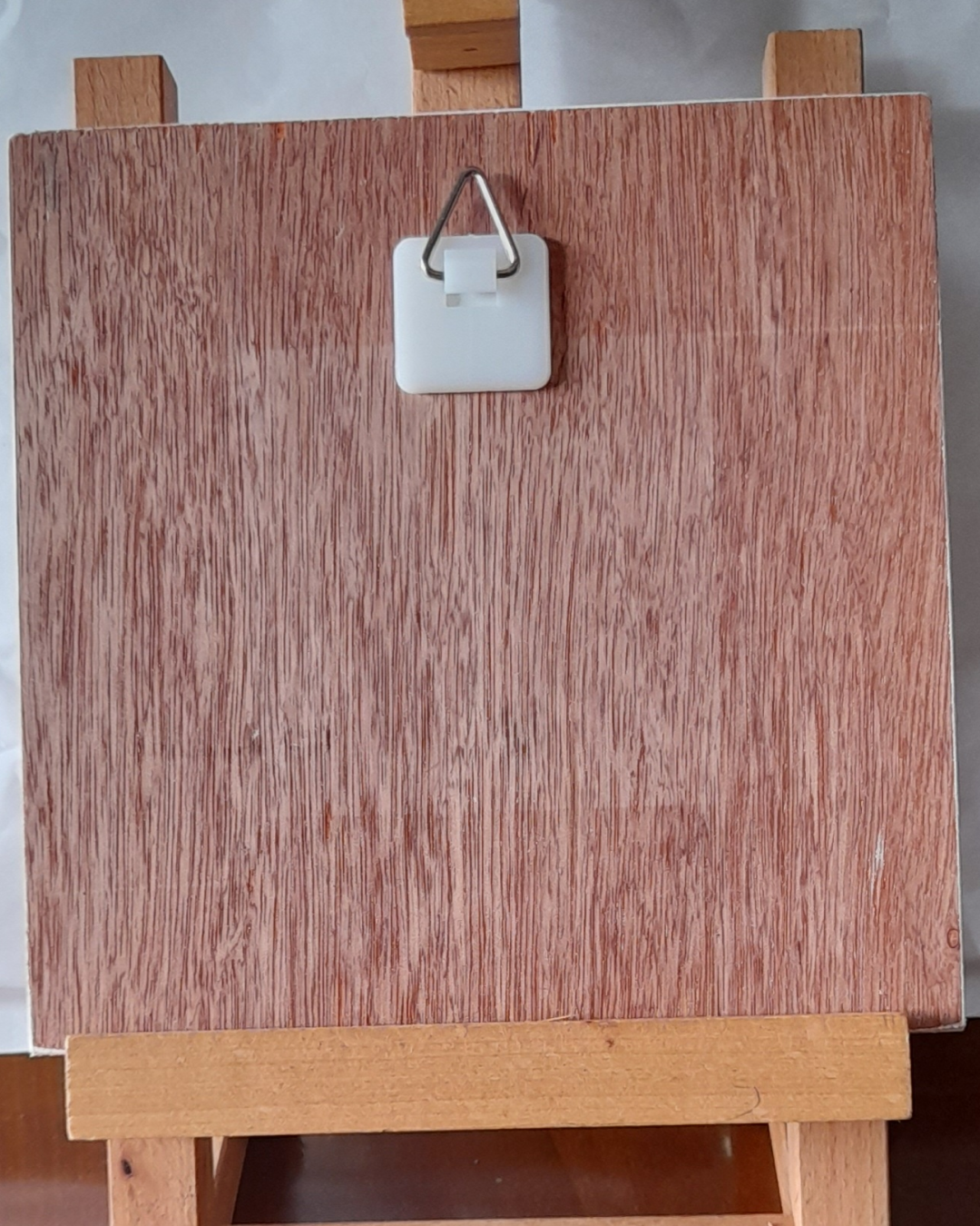 Système d'accroche du carreau de céramique représentant la crèche de Noël avec l'âne et le boeuf