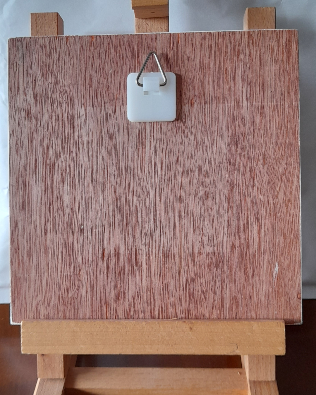 Système d'accroche du carreau de céramique représentant la crèche de Noël