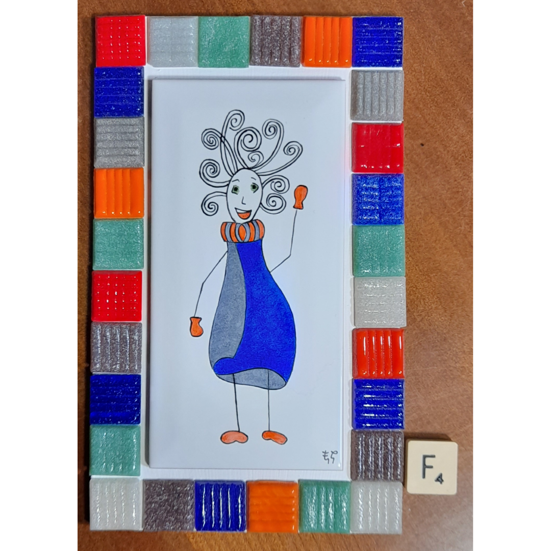 Figurine fille F4 – Image 4