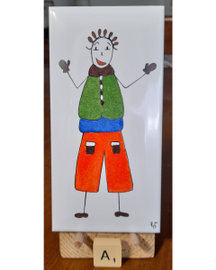 Photo de la figurine représentant un garçon "Figurine garçon A1", carreaux de céramique peints à la main